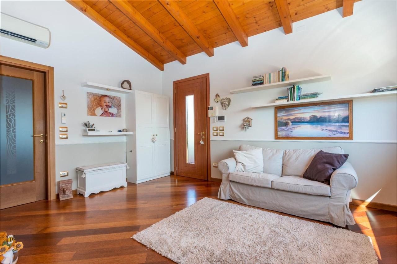 Apartment Da Dede Cozy With Terrace And Private Parking! Gonars