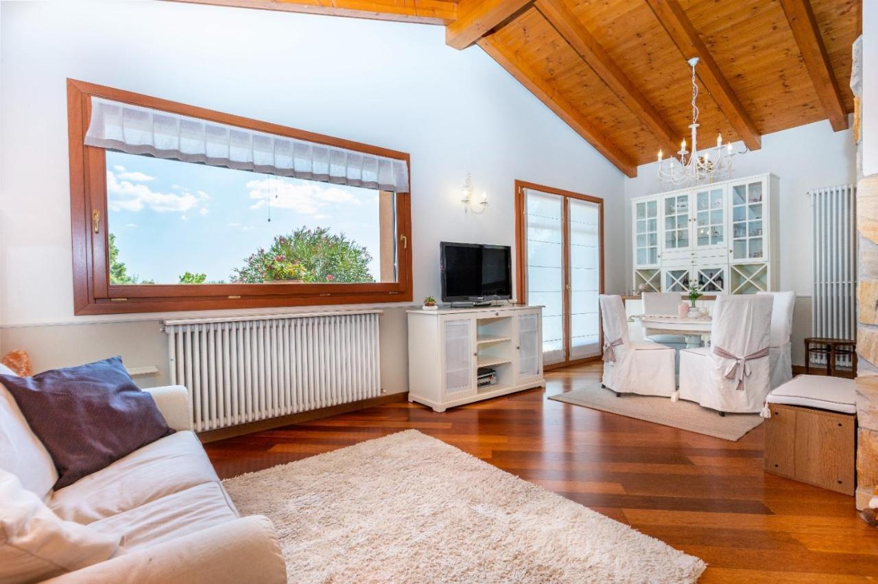 Da Dede Cozy With Terrace And Private Parking! Apartment Gonars